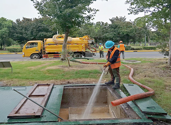 自流井化油池清理